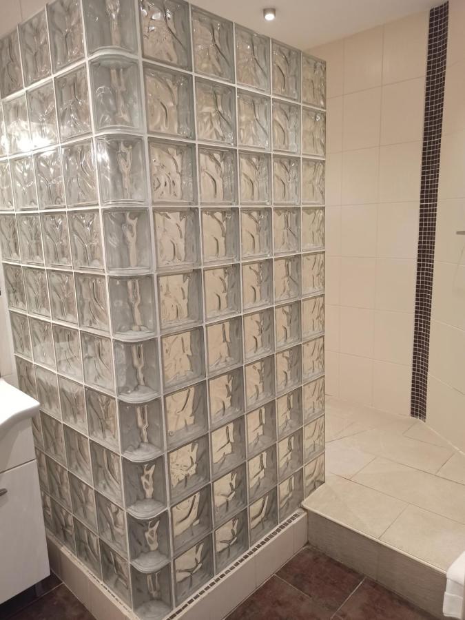 Logis Hotel Le Prince Noir Sérignac-sur-Garonne エクステリア 写真