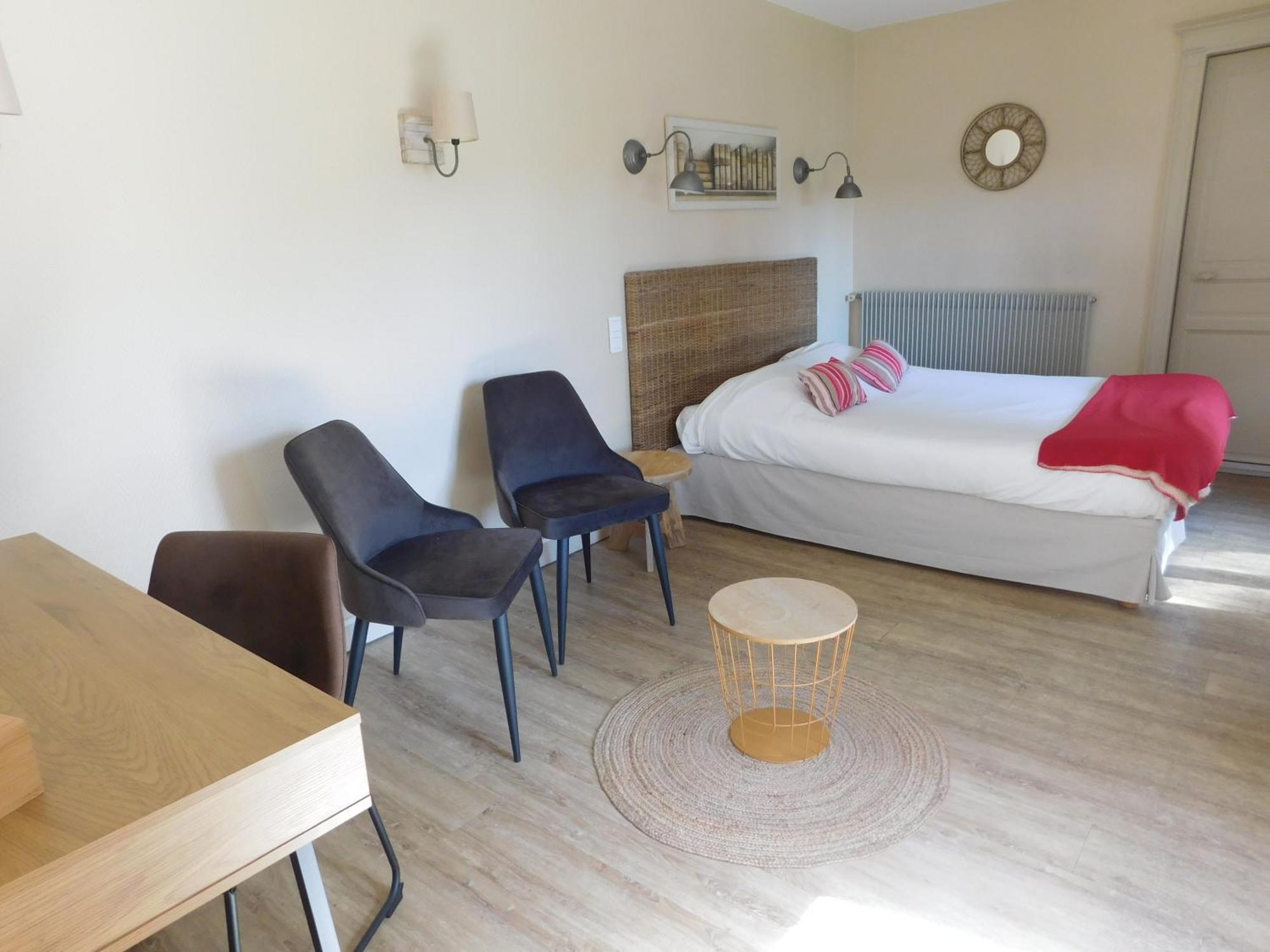 Logis Hotel Le Prince Noir Sérignac-sur-Garonne エクステリア 写真