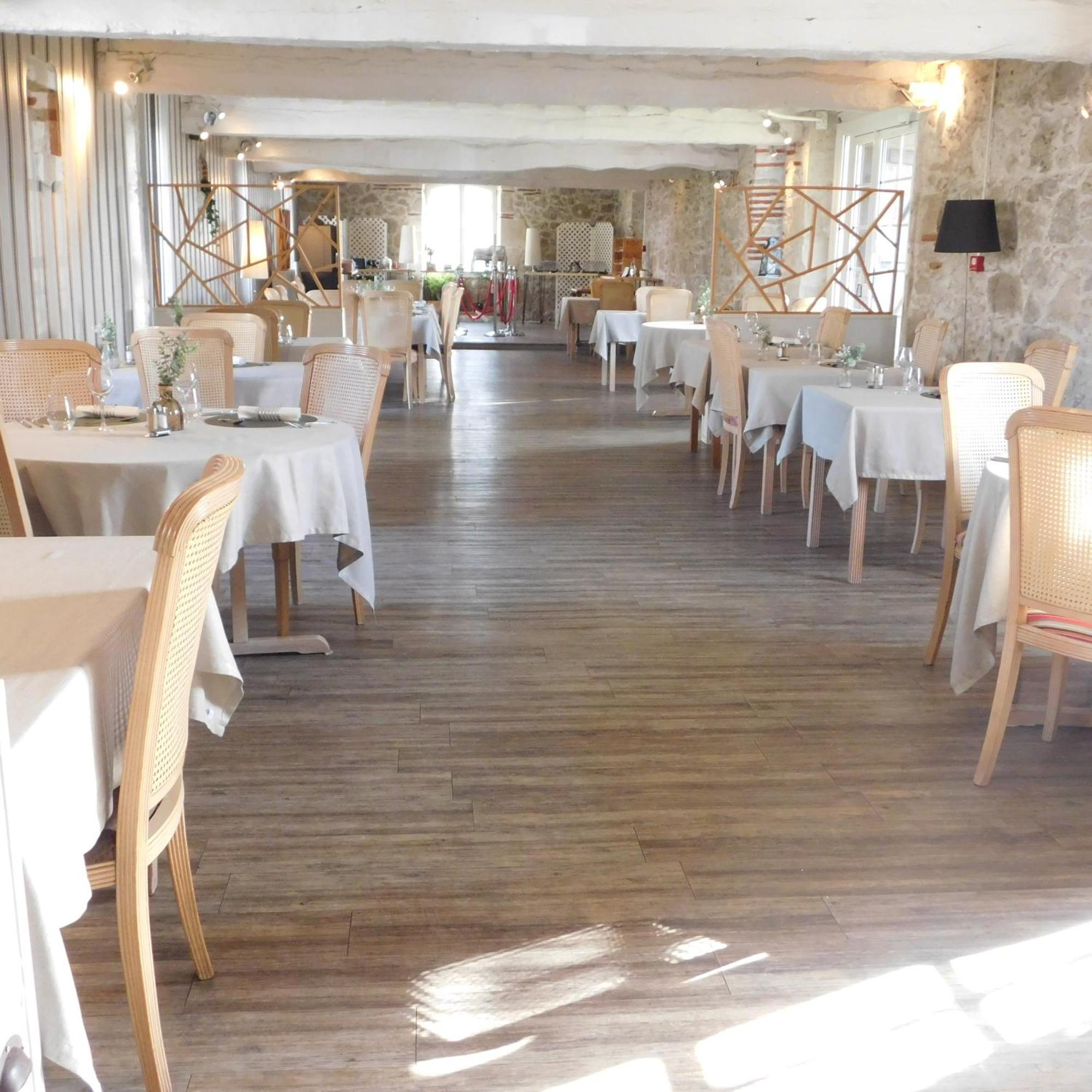 Logis Hotel Le Prince Noir Sérignac-sur-Garonne エクステリア 写真