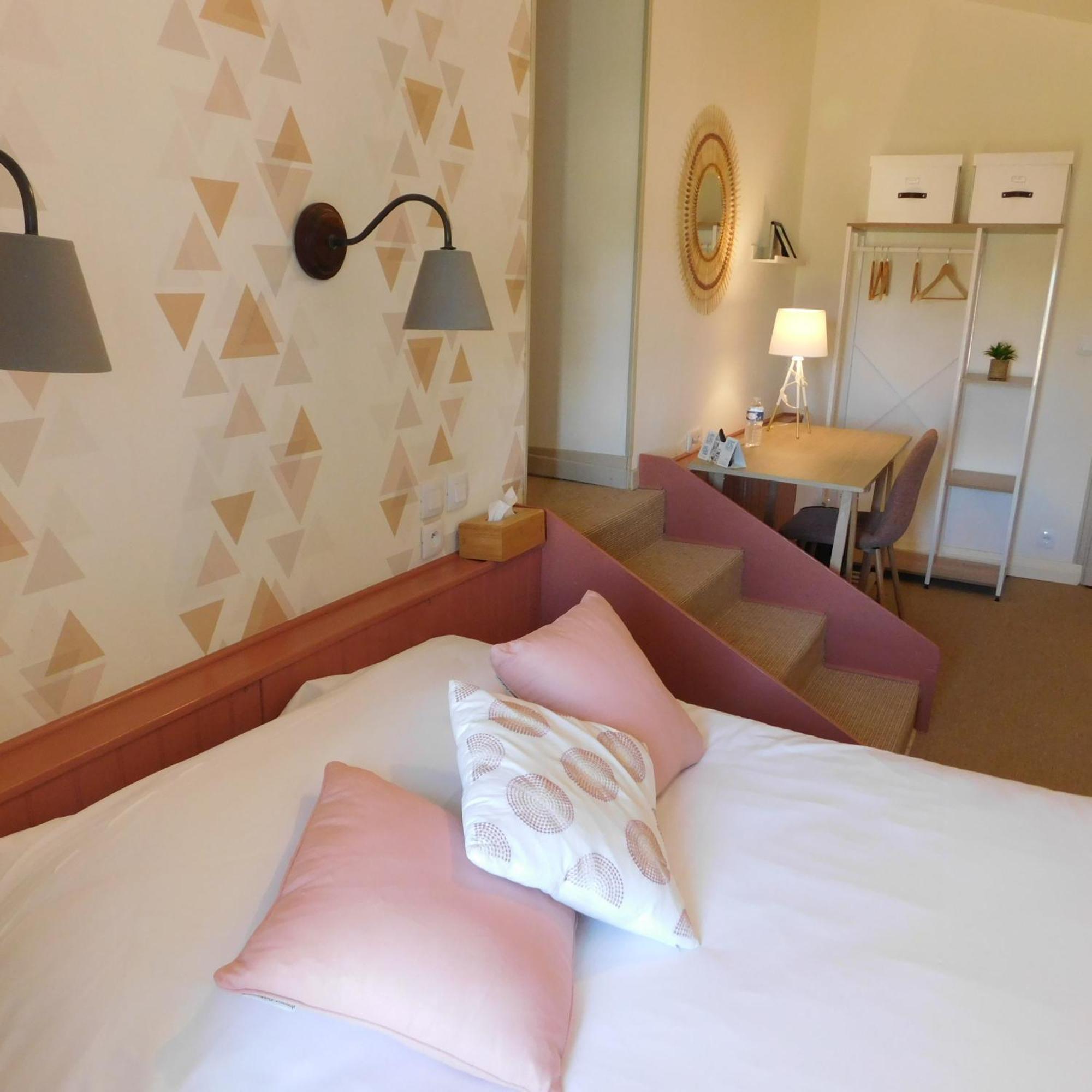 Logis Hotel Le Prince Noir Sérignac-sur-Garonne エクステリア 写真