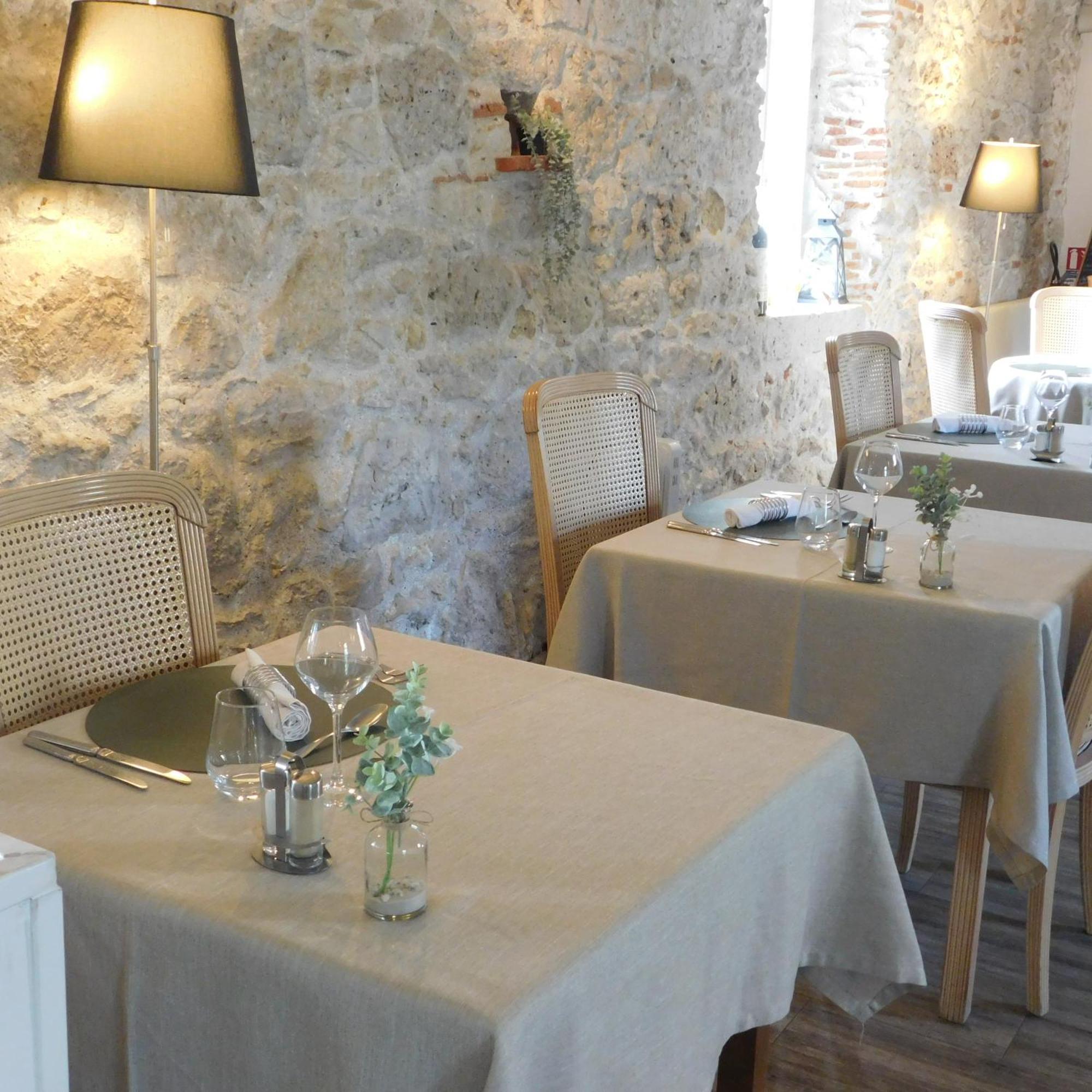 Logis Hotel Le Prince Noir Sérignac-sur-Garonne エクステリア 写真