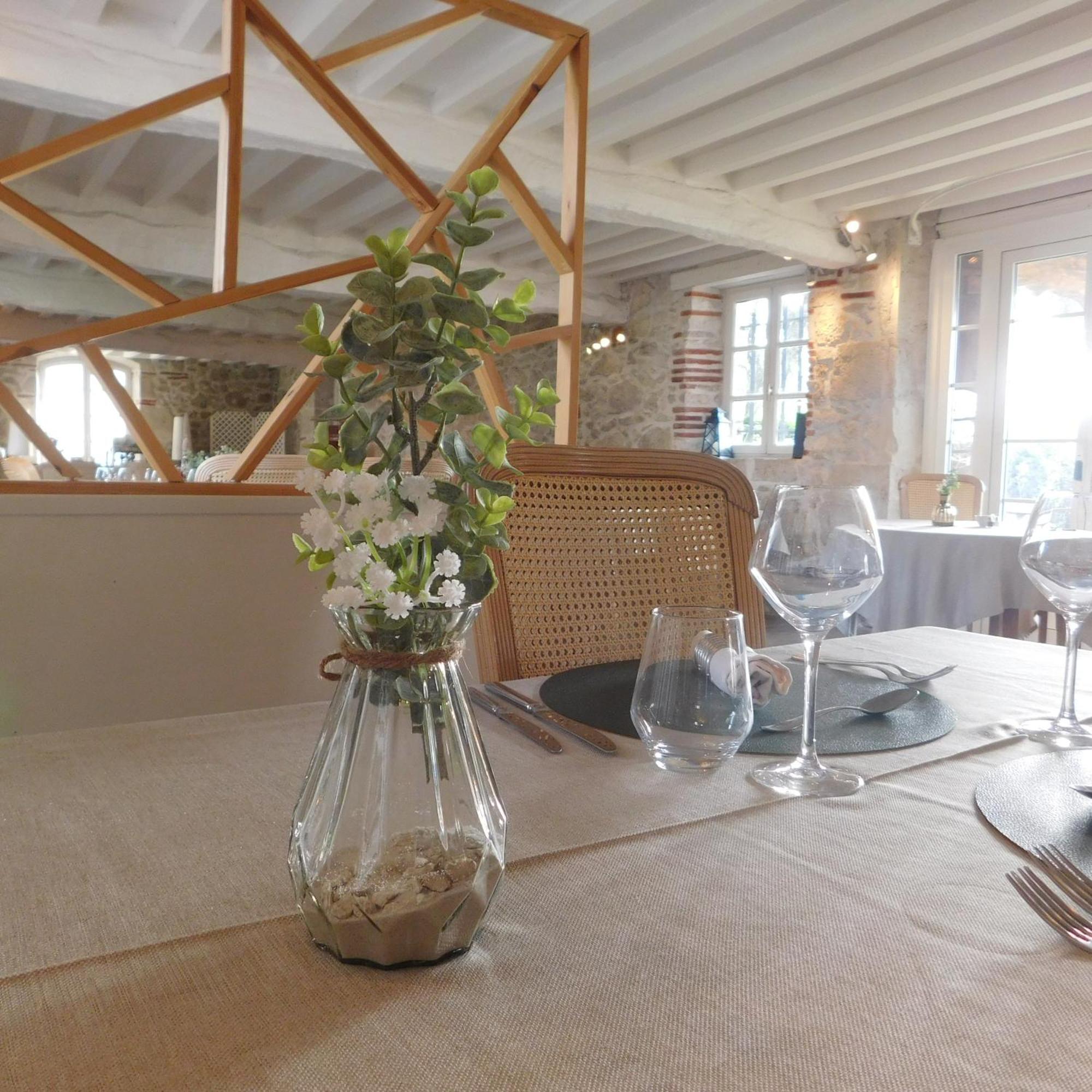 Logis Hotel Le Prince Noir Sérignac-sur-Garonne エクステリア 写真