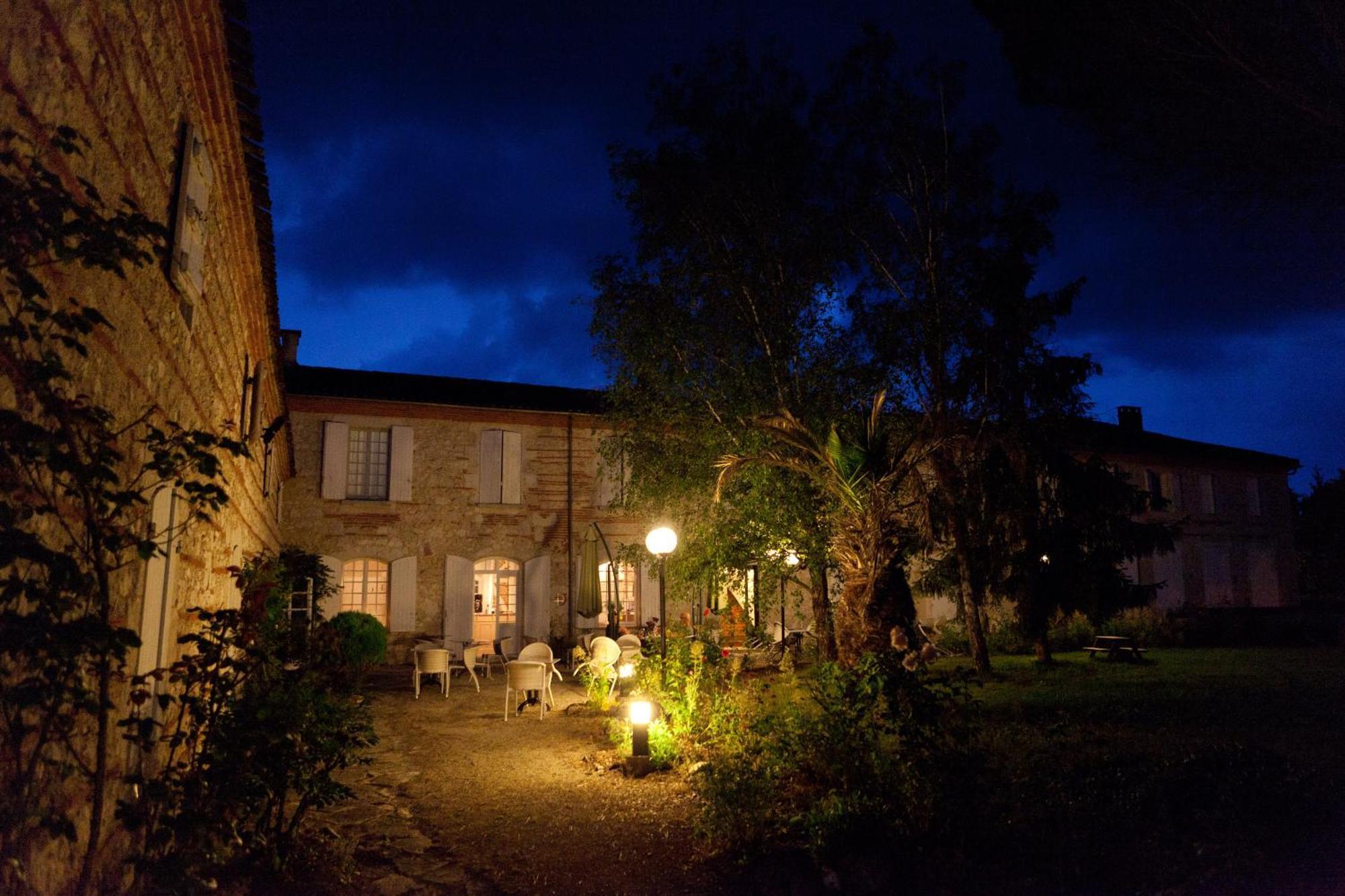 Logis Hotel Le Prince Noir Sérignac-sur-Garonne エクステリア 写真