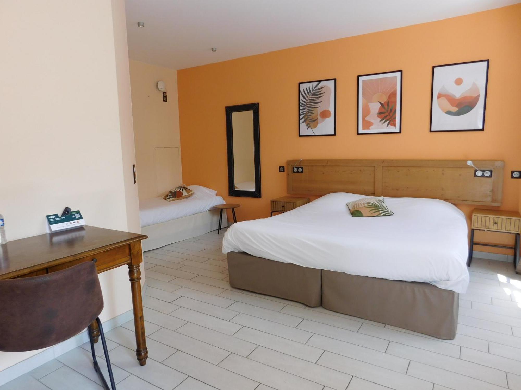Logis Hotel Le Prince Noir Sérignac-sur-Garonne エクステリア 写真