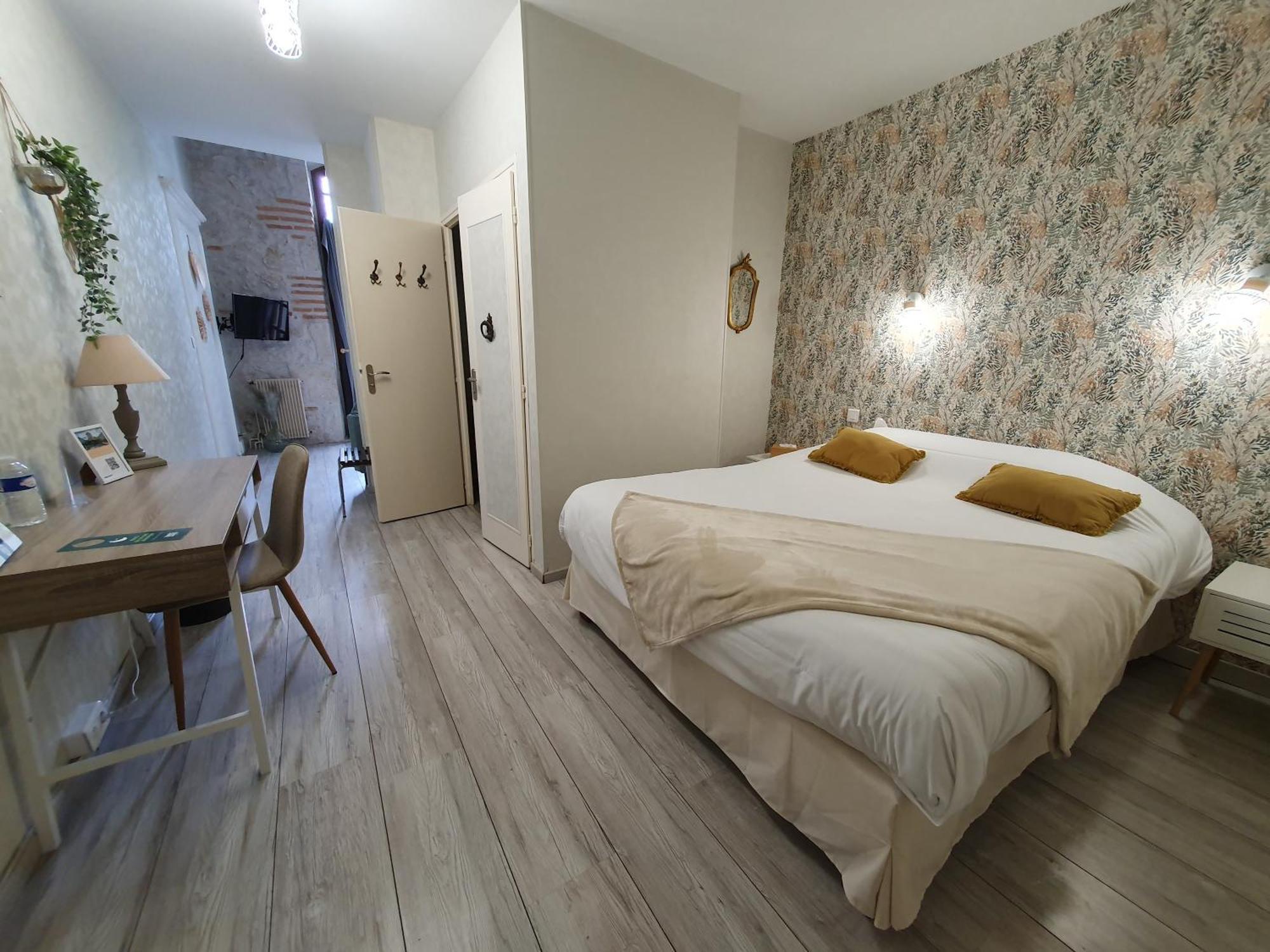 Logis Hotel Le Prince Noir Sérignac-sur-Garonne エクステリア 写真