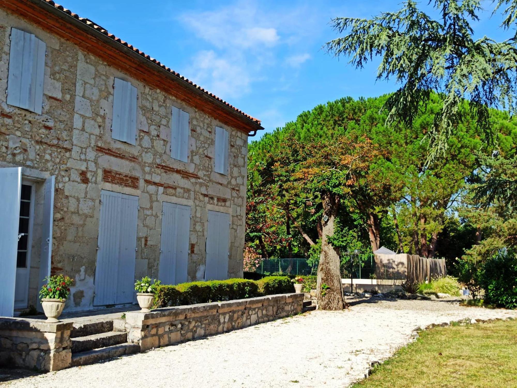 Logis Hotel Le Prince Noir Sérignac-sur-Garonne エクステリア 写真