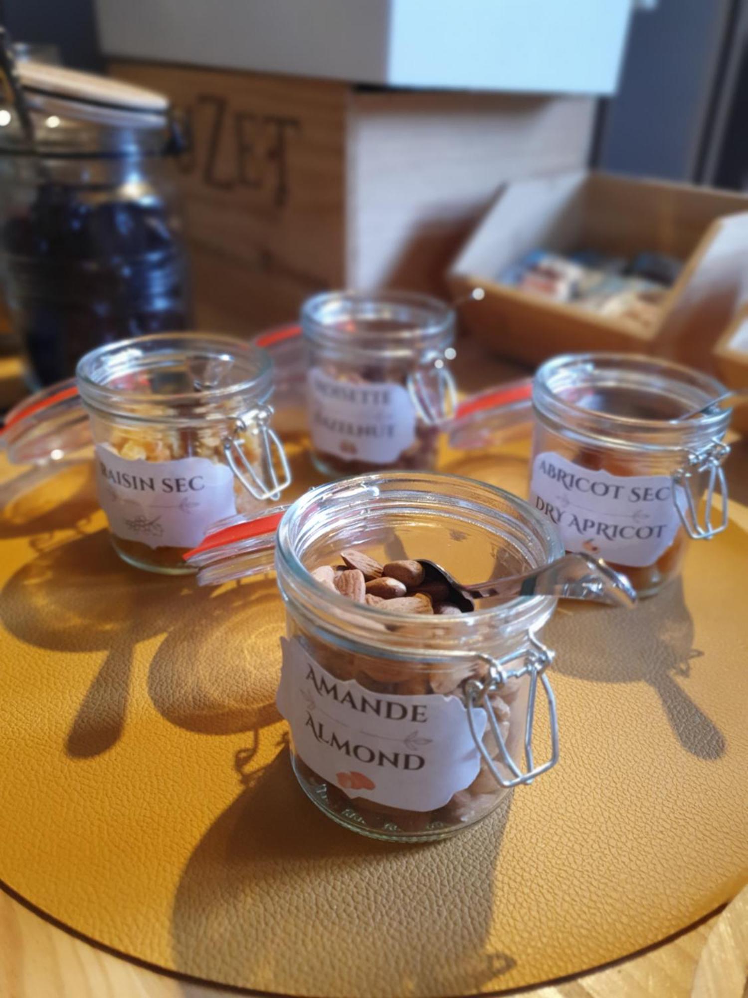 Logis Hotel Le Prince Noir Sérignac-sur-Garonne エクステリア 写真