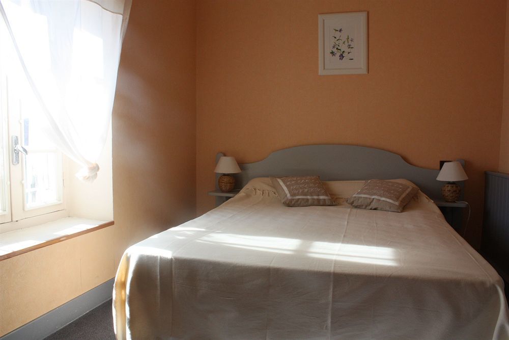 Logis Hotel Le Prince Noir Sérignac-sur-Garonne エクステリア 写真
