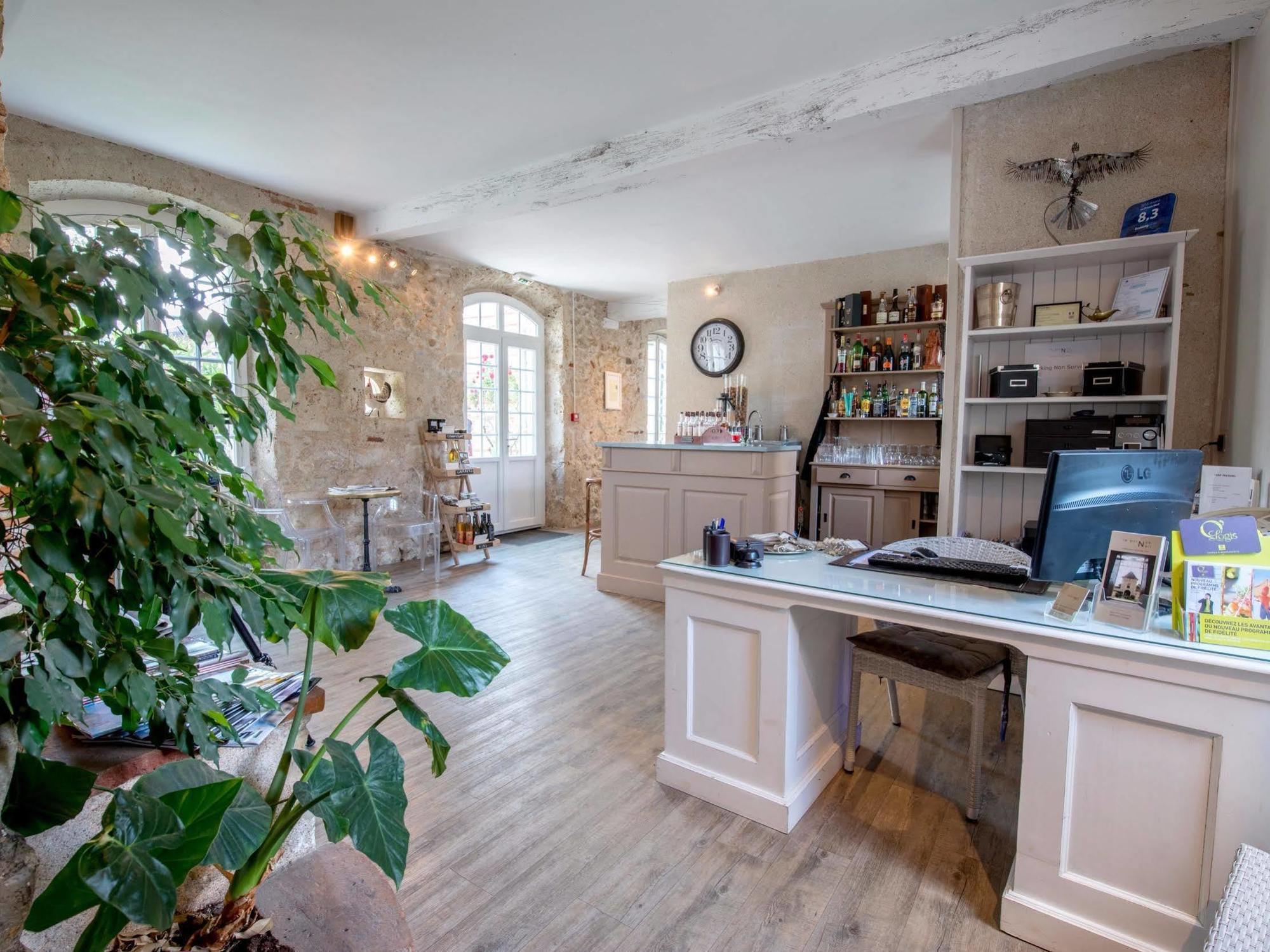 Logis Hotel Le Prince Noir Sérignac-sur-Garonne エクステリア 写真